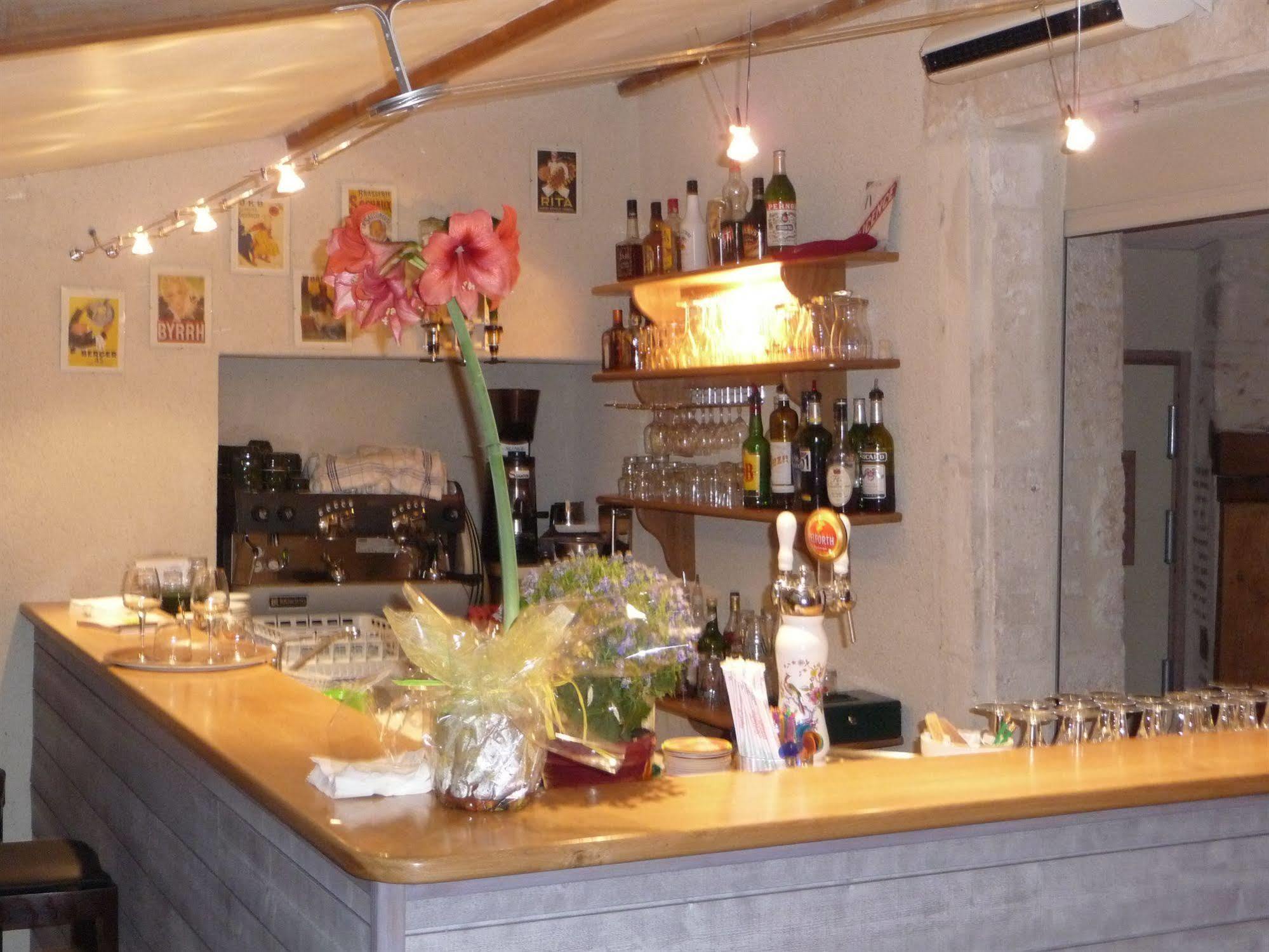 Logis - Et Restaurant Les Voyageurs 2*