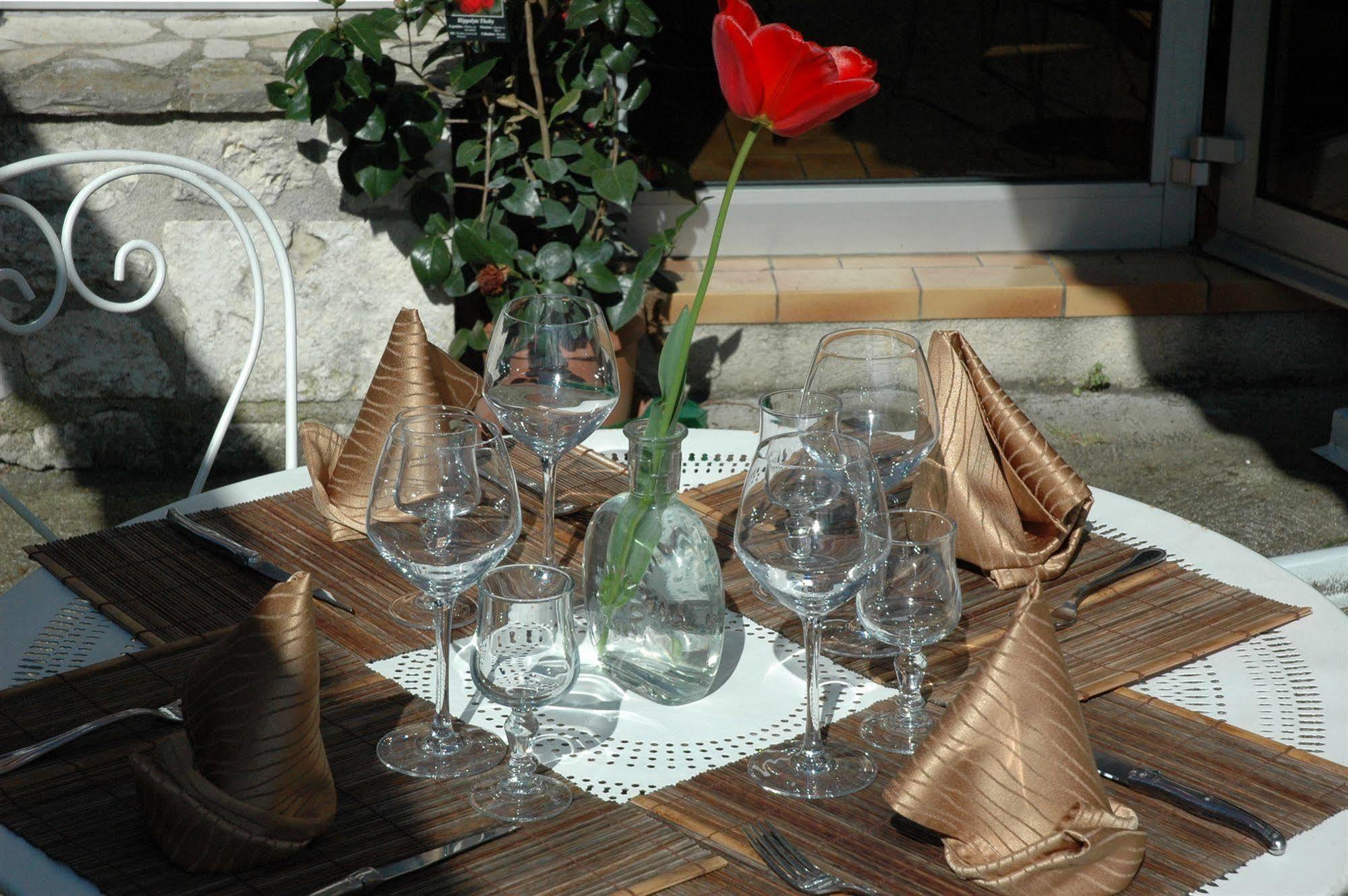 Logis - Et Restaurant Les Voyageurs Hotel 2*