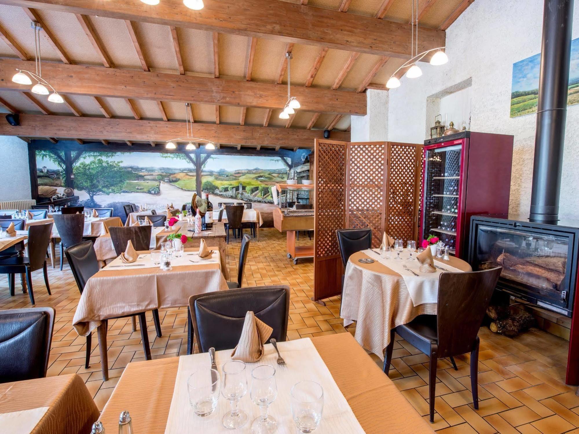 Hotel Logis - Et Restaurant Les Voyageurs
