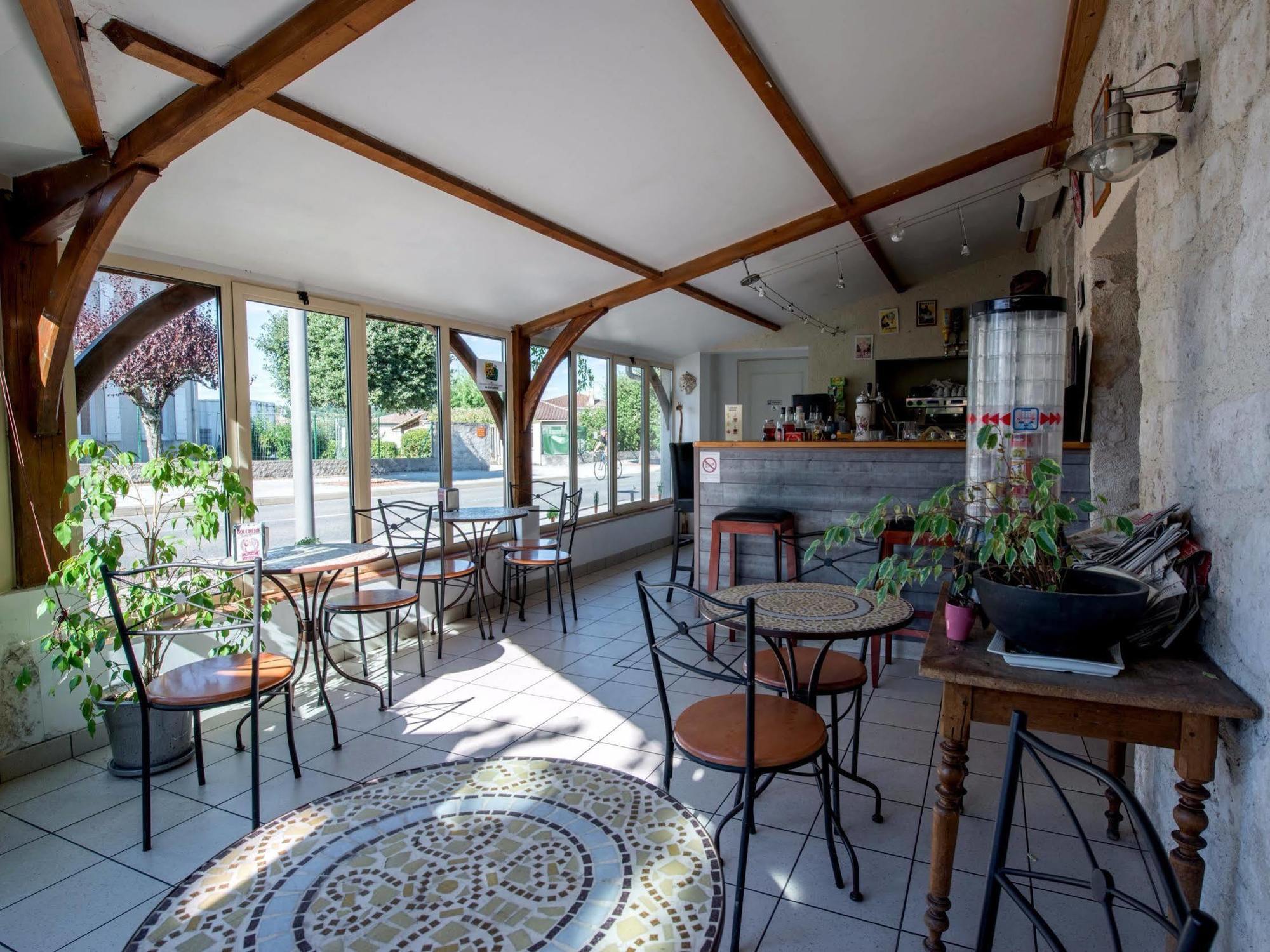 Hotel Logis - Et Restaurant Les Voyageurs 2*