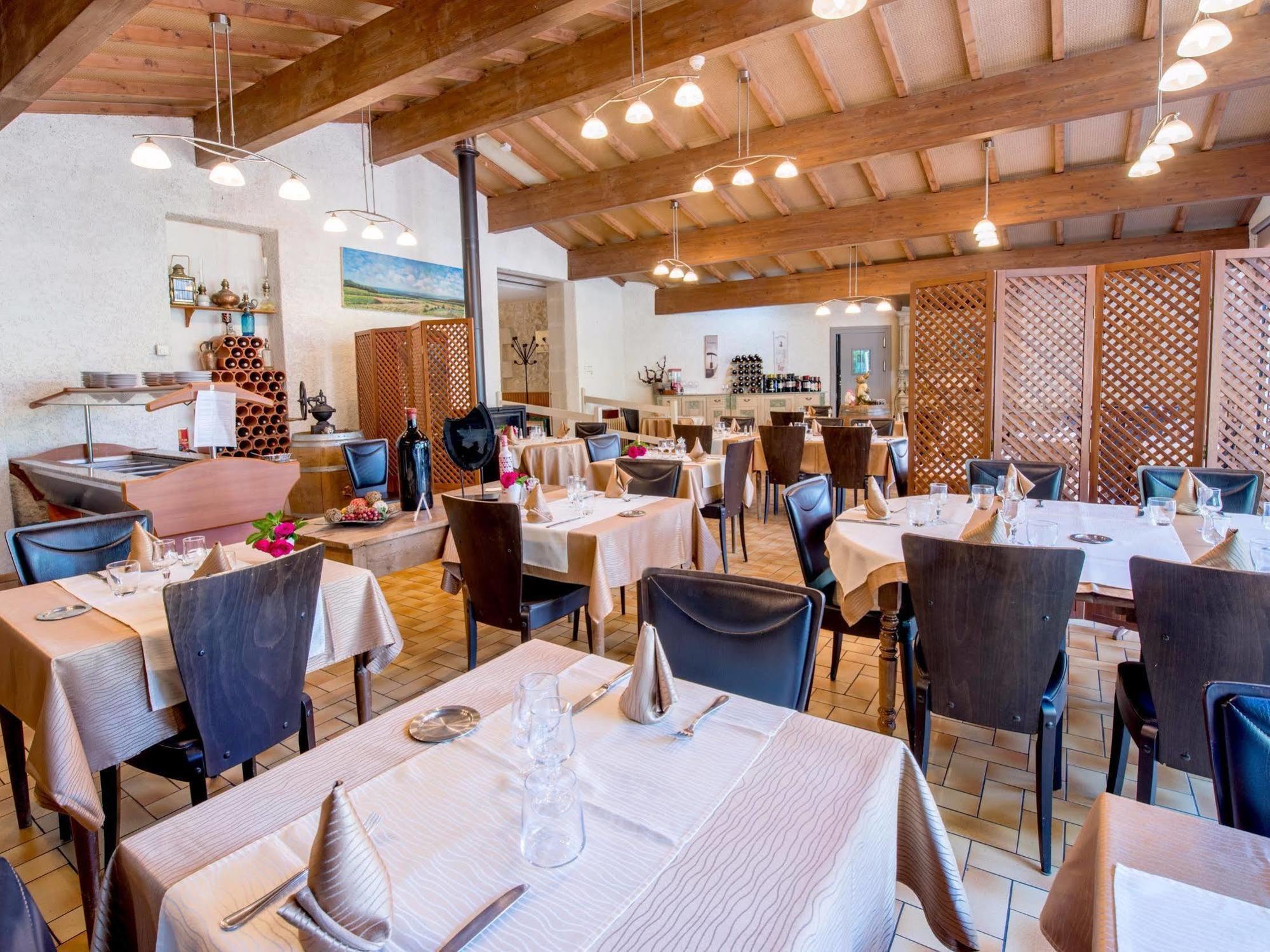 Logis - Et Restaurant Les Voyageurs Hotel