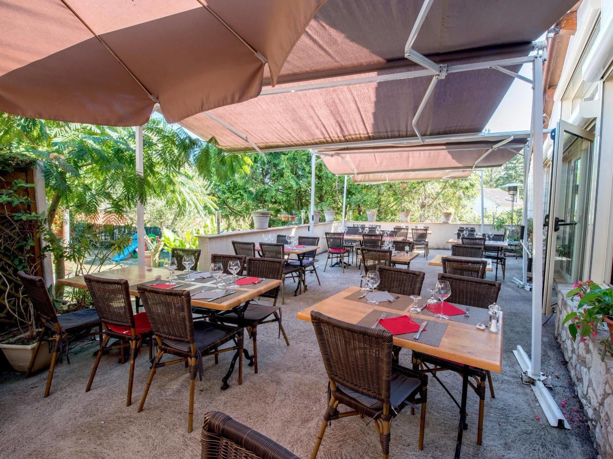 Hotel Logis - Et Restaurant Les Voyageurs