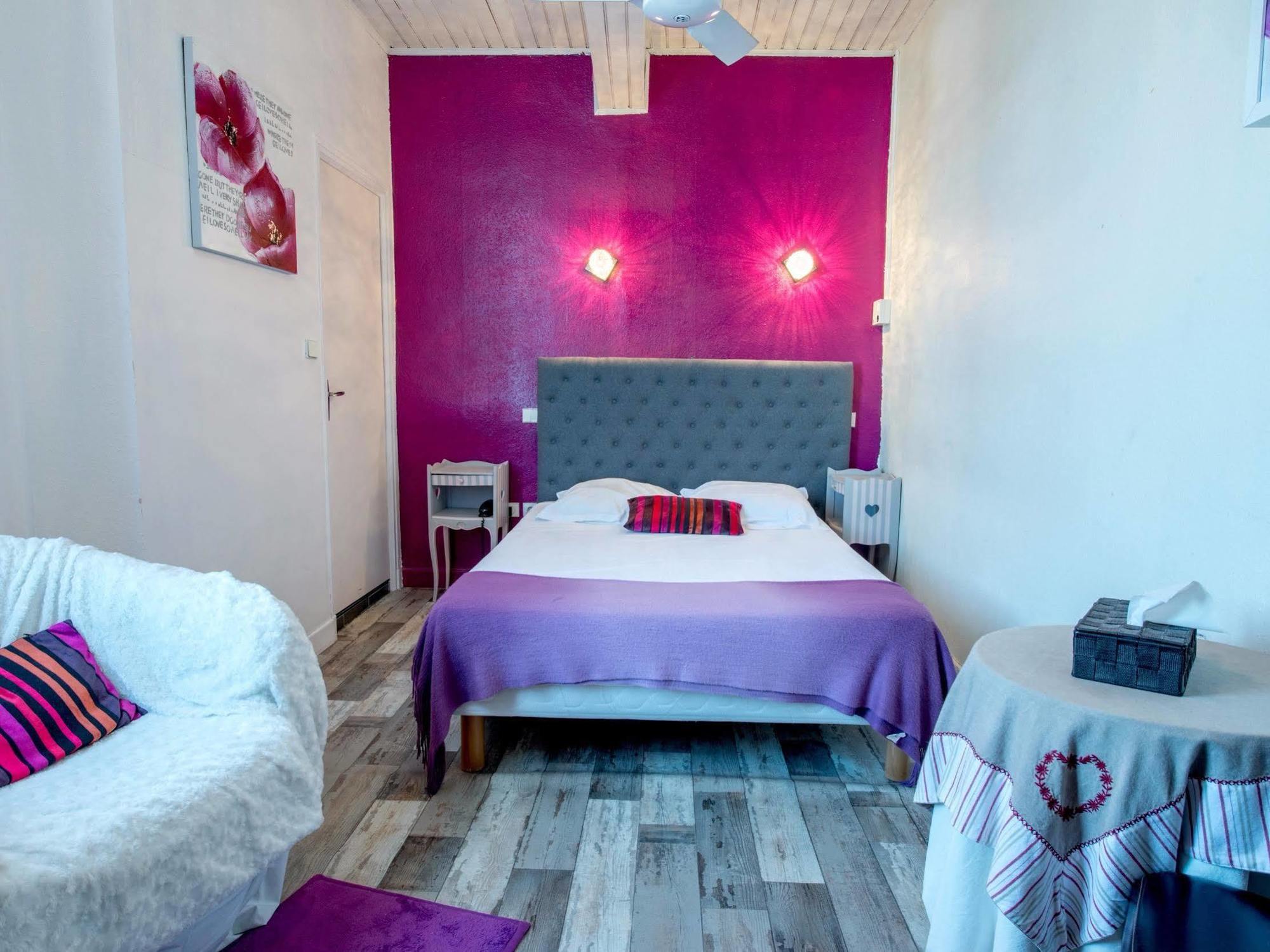 Logis - Et Restaurant Les Voyageurs 2*
