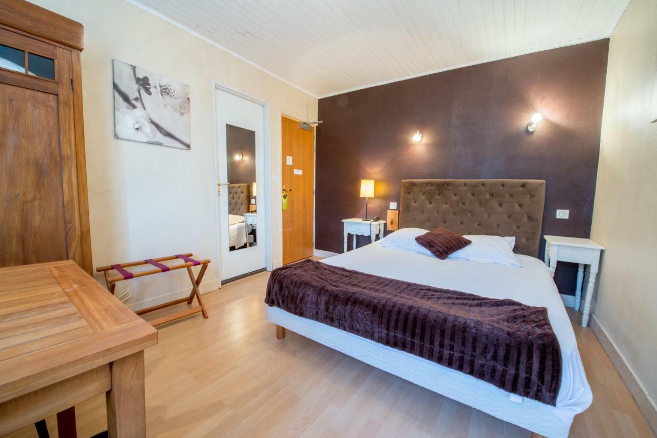 Logis - Et Restaurant Les Voyageurs 2*